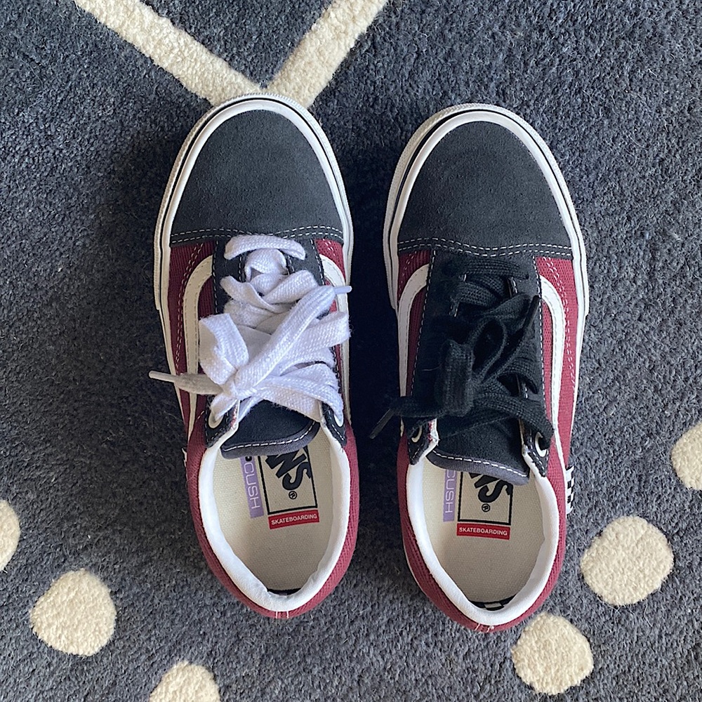 Like new Vans Old Skool shoes!!!
